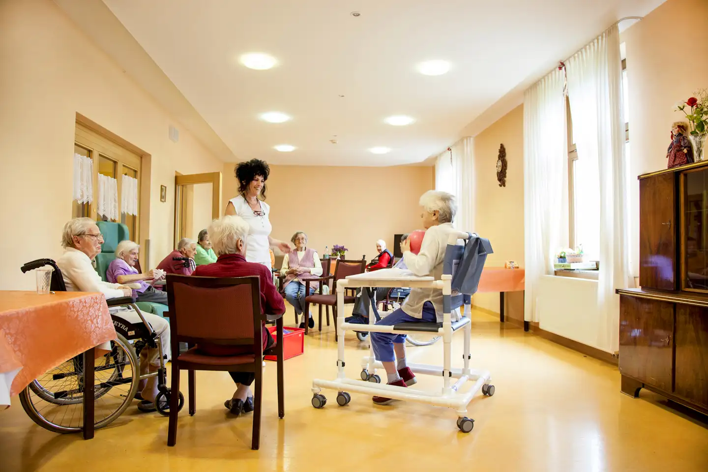 Sitzrunde mit Pflegerin